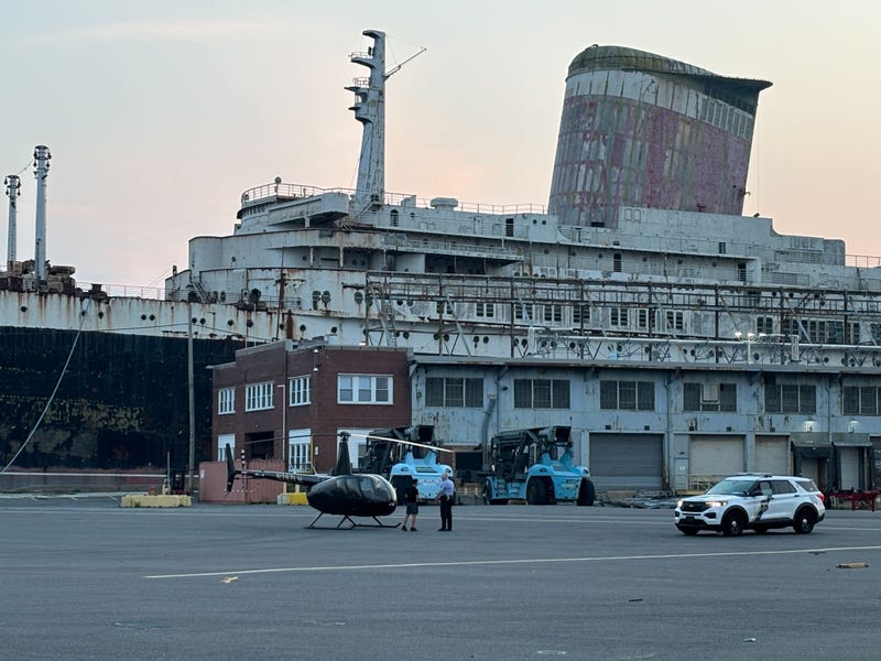 Helicopter makes emergency landing on South Philadelphia pier