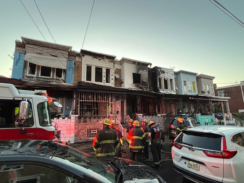 Fire burns through 5 Kensington row homes, killing 1