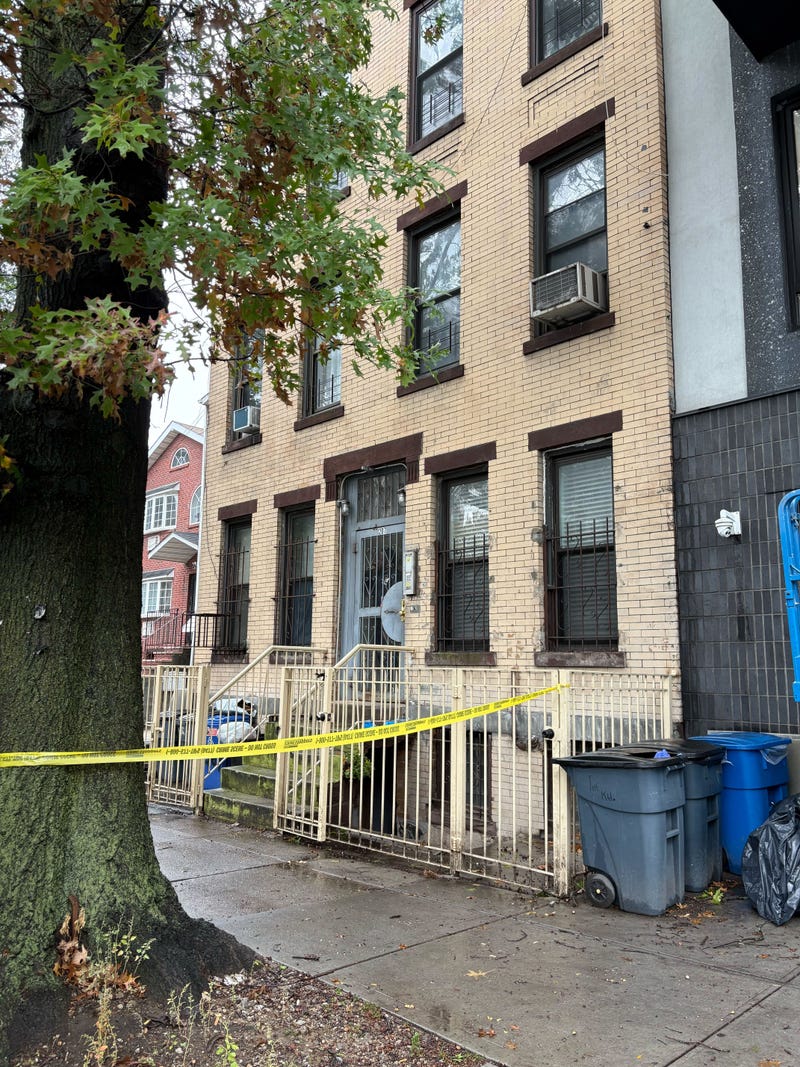 Man covered in blood walks into Brooklyn precinct, leads NYPD to fatal stabbing