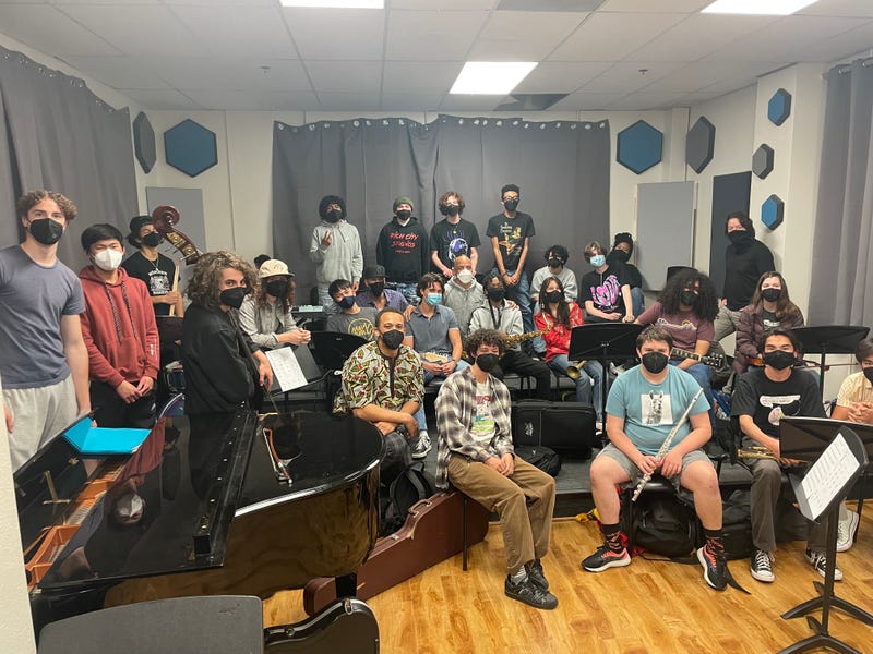 Rickey Minor and students at the Oakland School for the Arts.