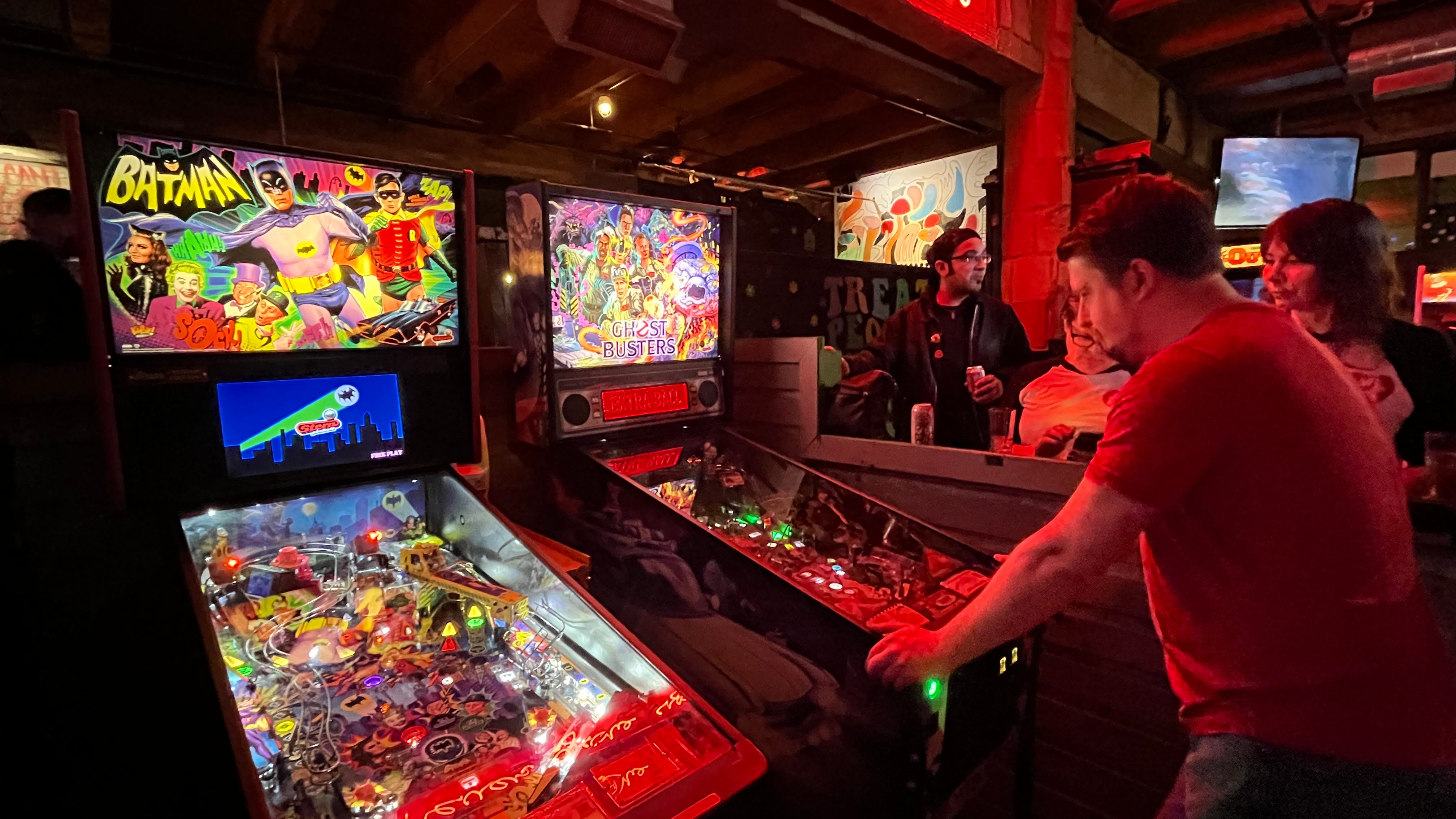 Chicago Pinball League gives vintage game an extra life