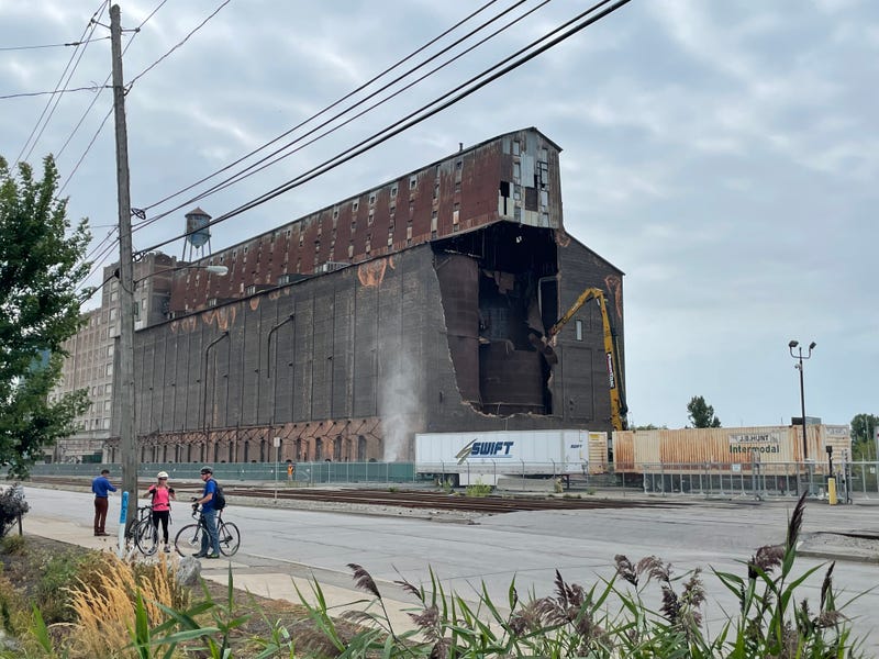 Great Northern grain elevator demolition