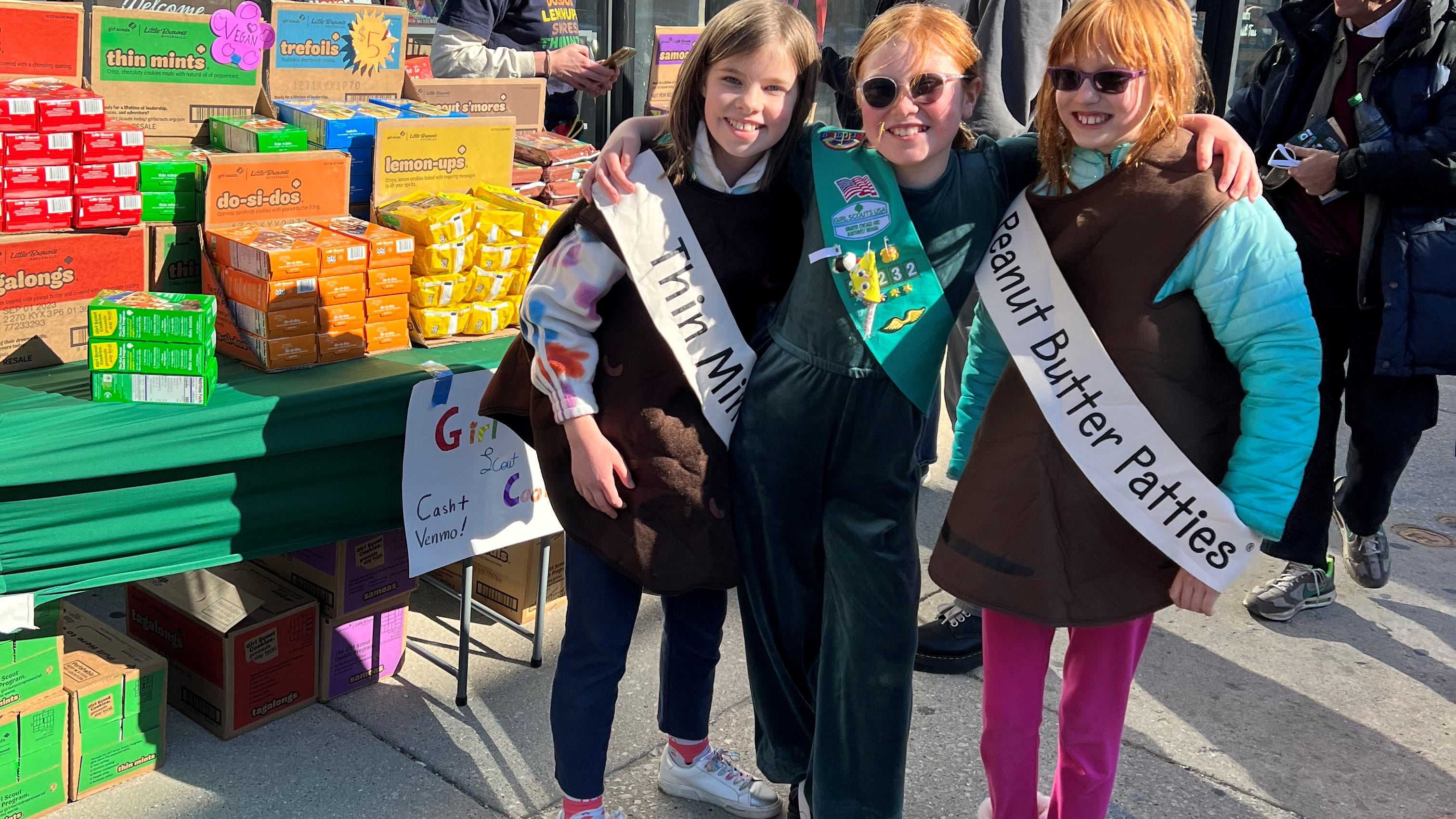 Girl Scout trio runs toffee-tastic cookie sale on Milwaukee Avenue