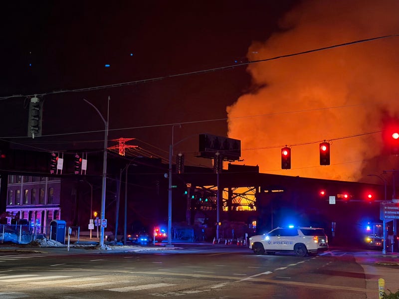warehouse fire south of downtown st. louis