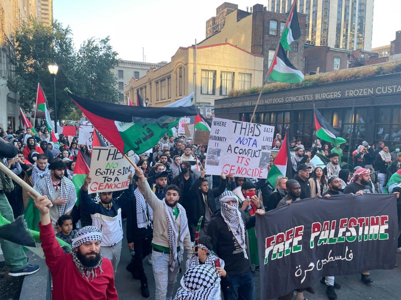 Hundreds peacefully march through Center City demanding justice for Palestinians