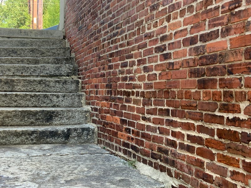 The project is a stone’s throw away from the riverbank’s original granite steps, the Wood Street Steps, commissioned by William Penn in the early 1700s to allow public access to the river.