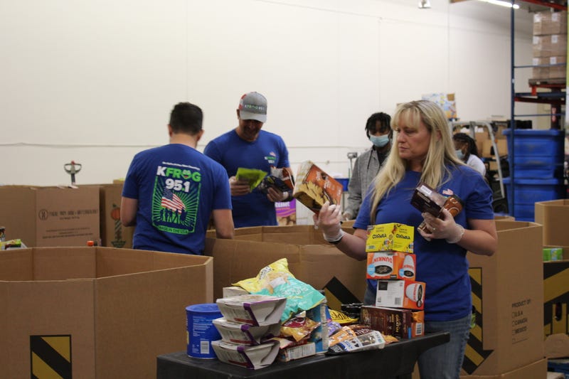 K-Frog's Pepper volunteering at Feeding America IE
