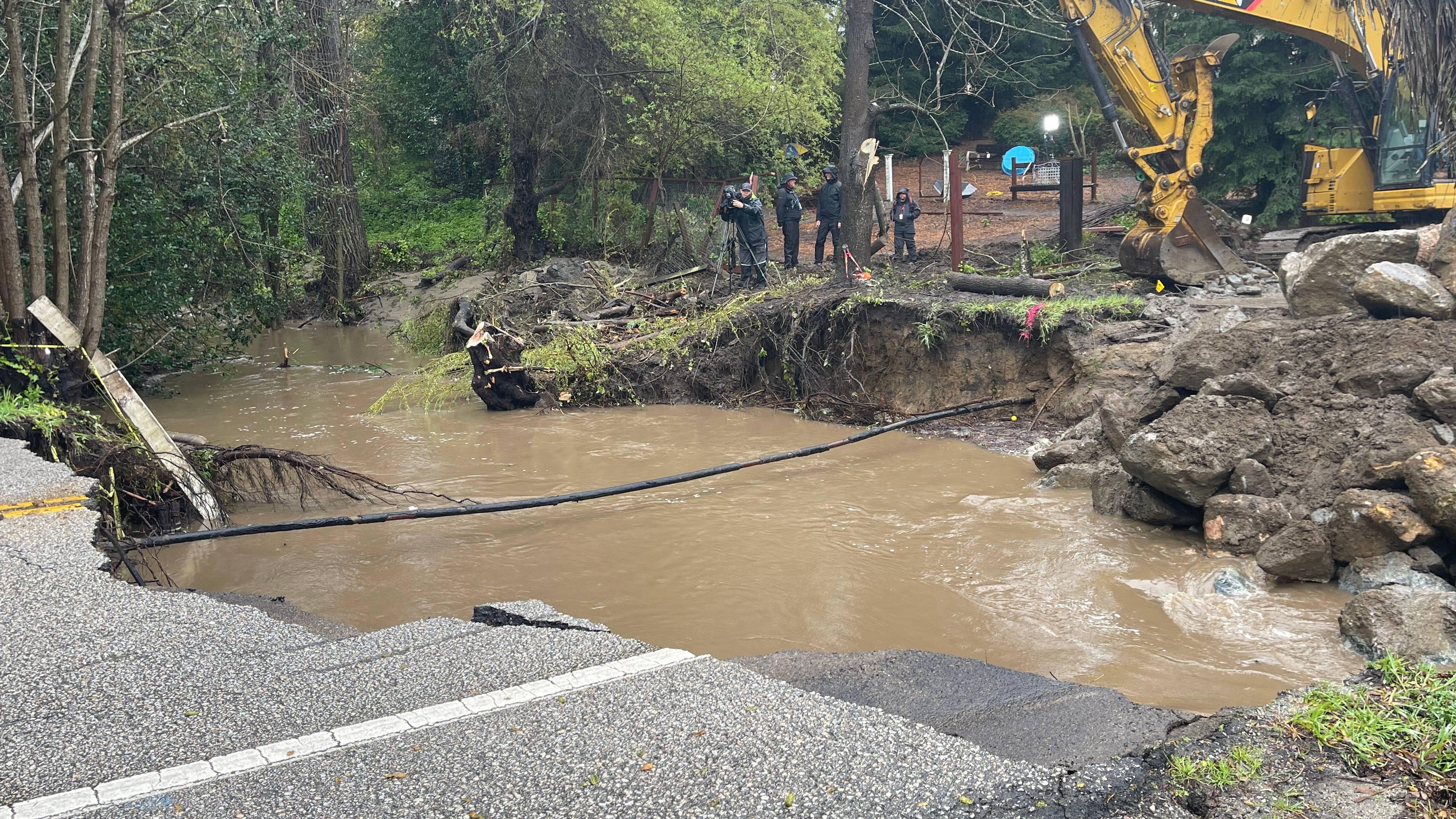Storm washes out Santa Cruz County road, hundreds stranded