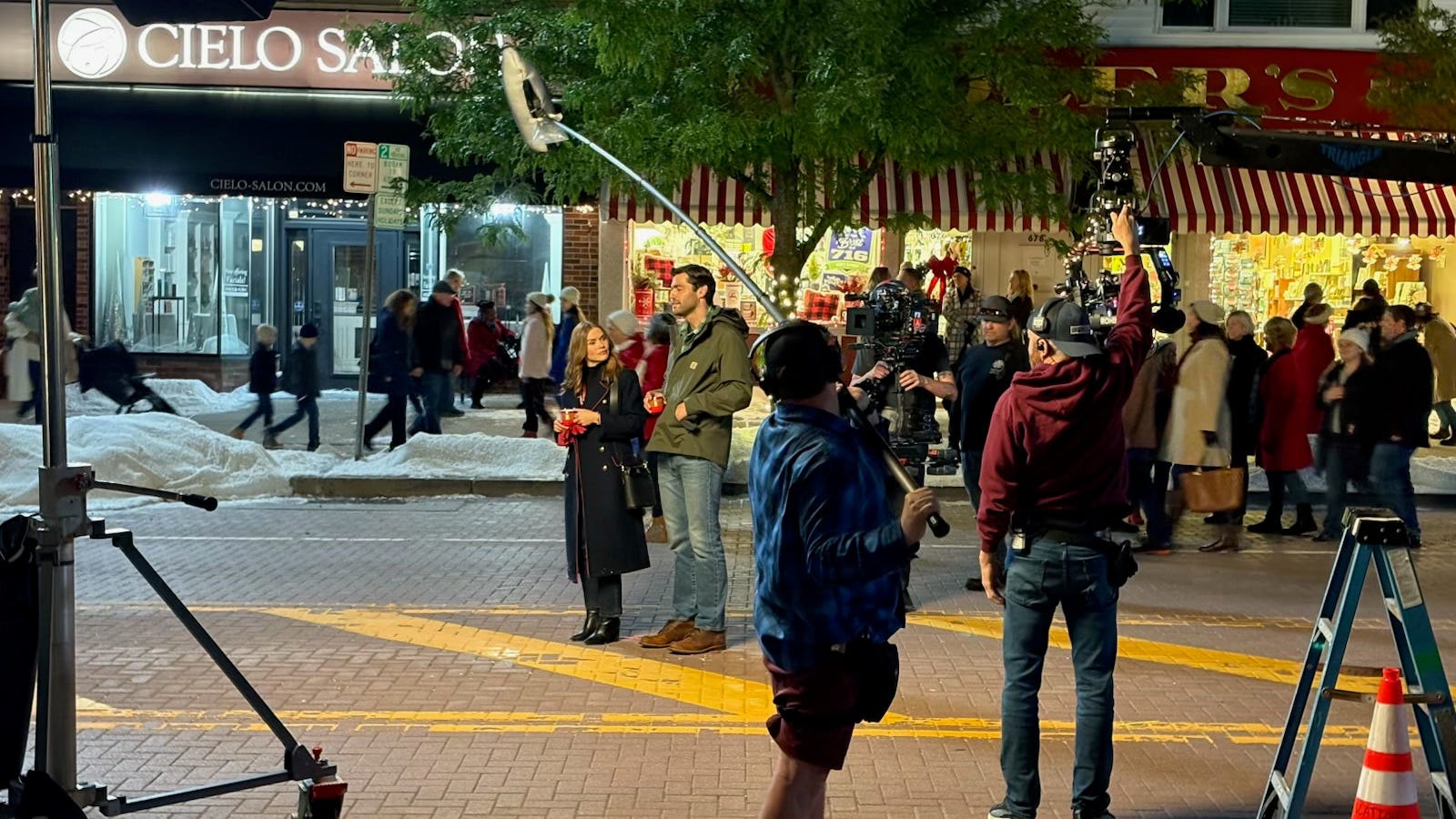 First look: Trailer for new Hallmark Bills Christmas movie released