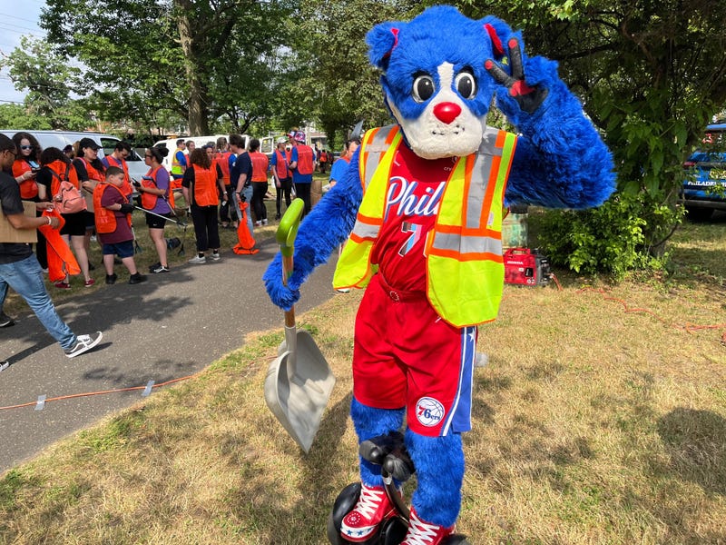 Sixers mascot Franklin