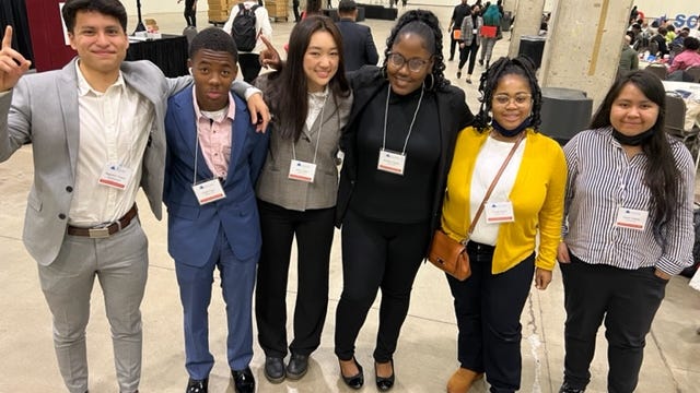 High school seniors connect with 140 colleges, universities at Chicago Scholars 2022 event