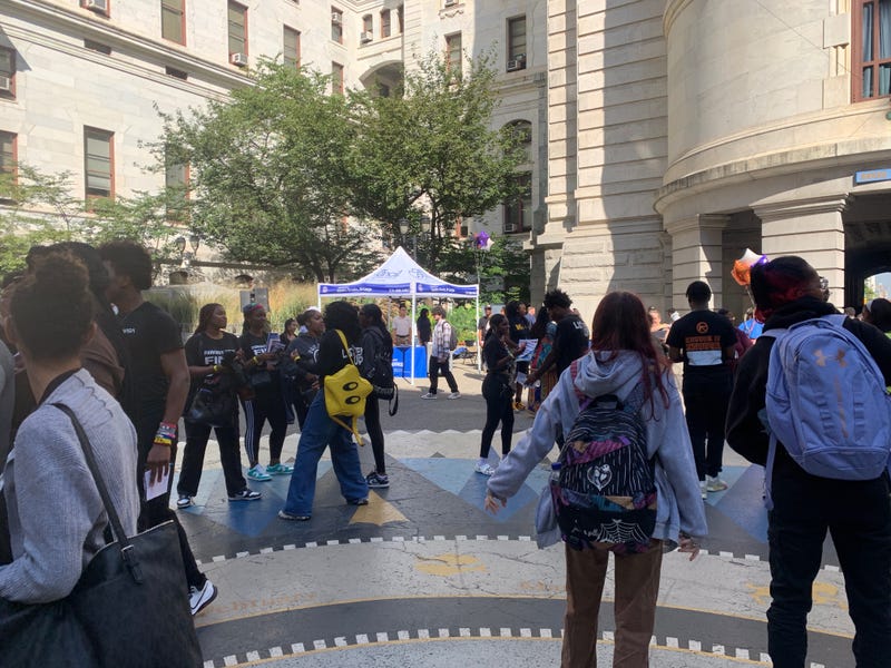 Philly high schoolers register to vote at youth drive