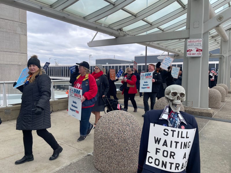 Flight Attendants, Picketing, MSP Airport