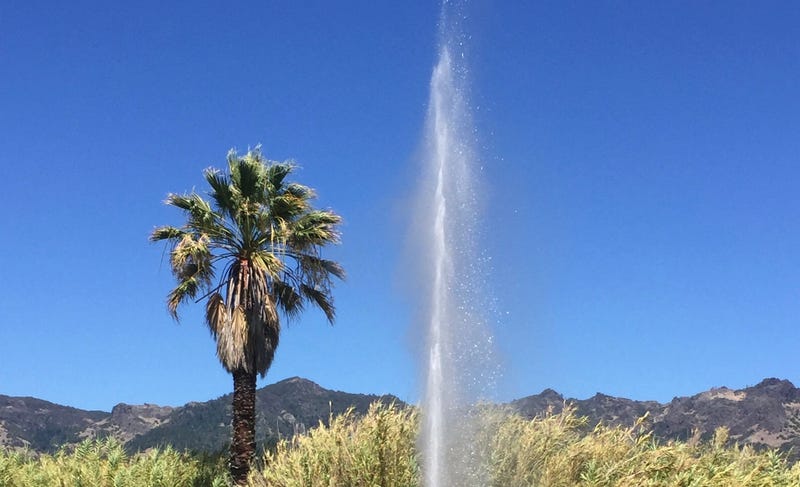 Old Faithful Geyser of California cropped