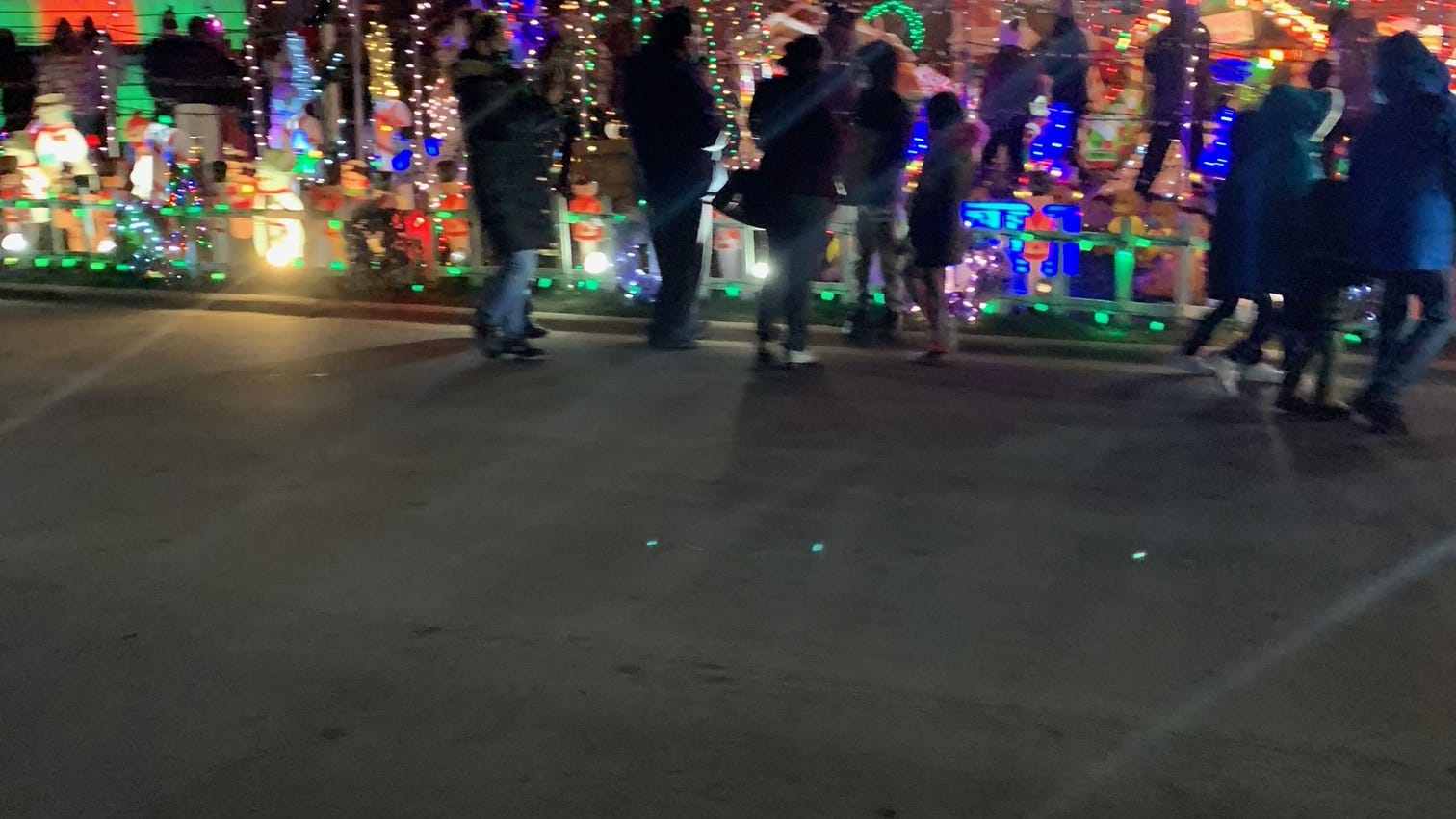 Tinley Park officials: Be more considerate when looking at Christmas lights