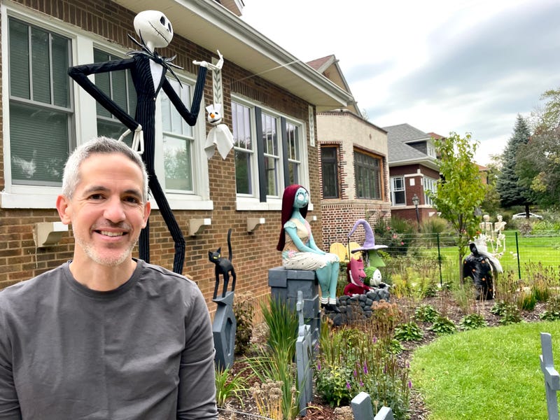 Ravenswood home creates handmade Halloween decorations