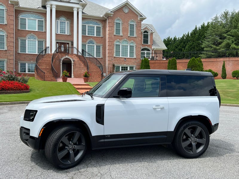 2022 Land Rover Defender 90 V8