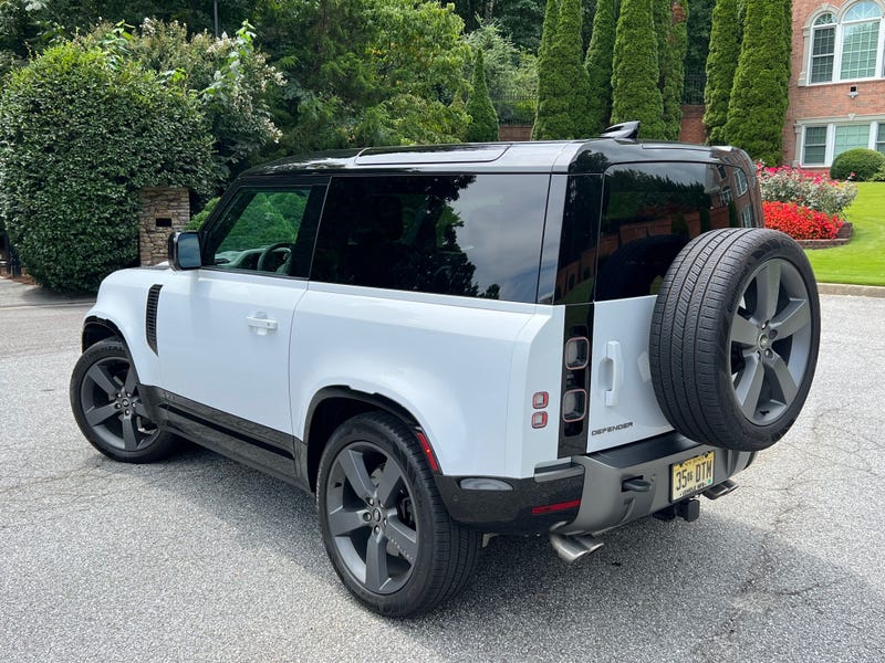 2022 Land Rover Defender 90 V8