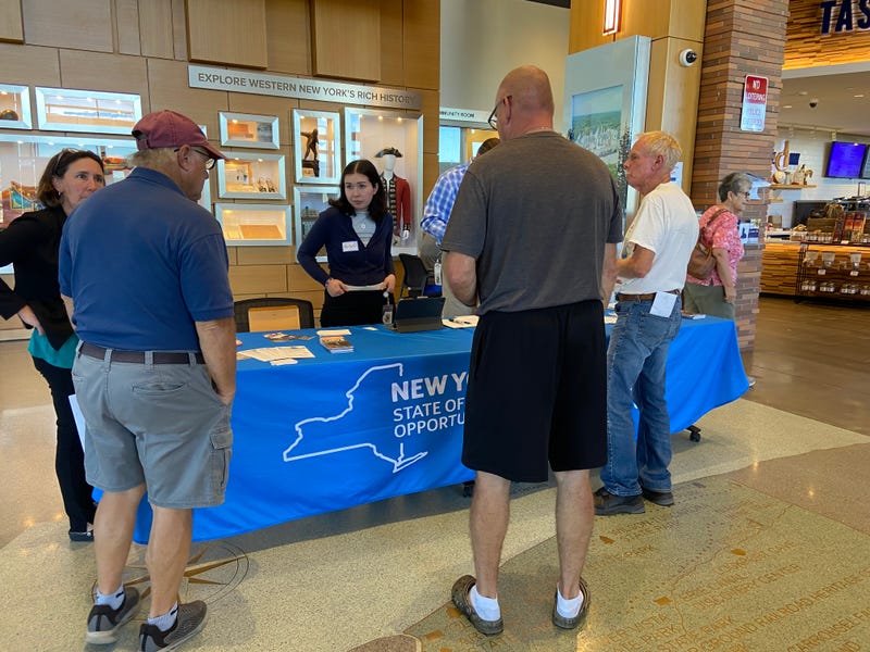 Island residents applaud Thruway Authority for EZ Pass session.