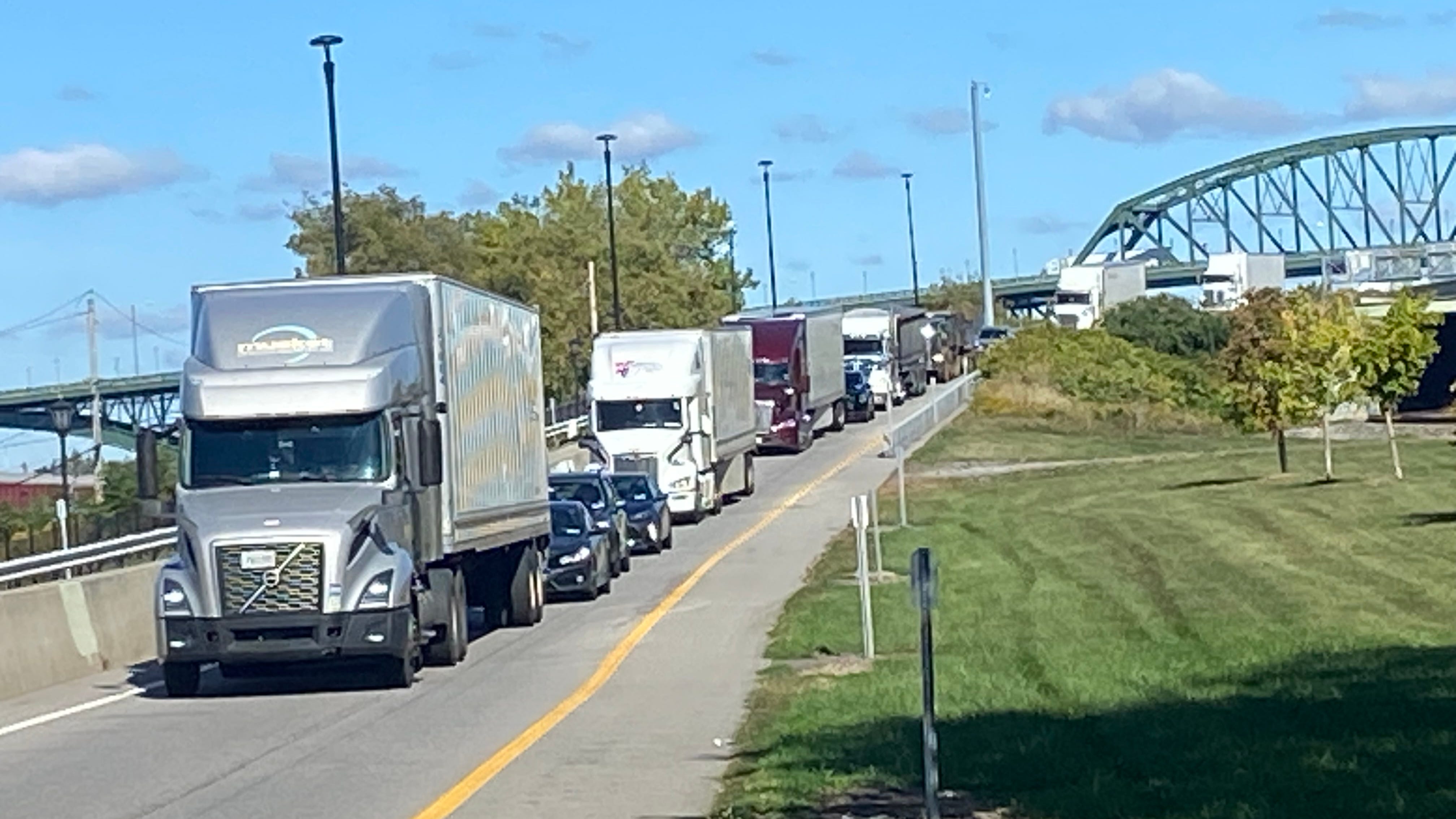 Ryan, Rivera want answers from authorities about commercial tie-ups at U.S.-Canada border crossings