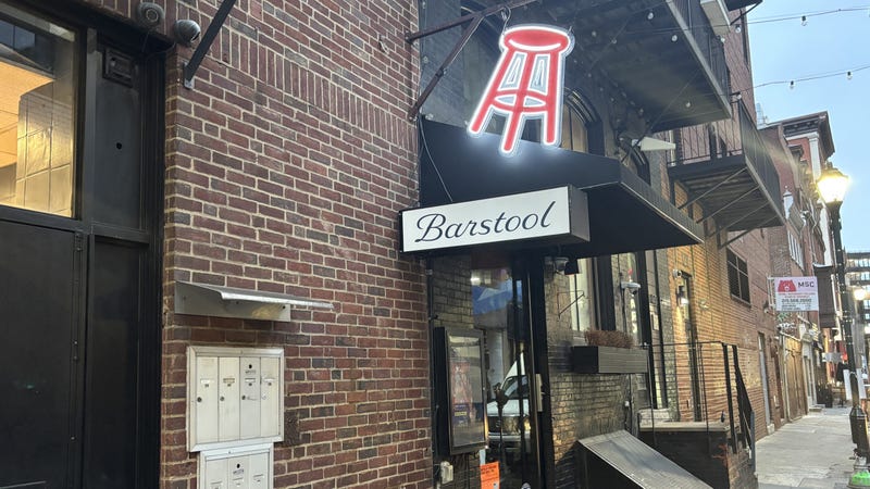 Barstool Sansom Street