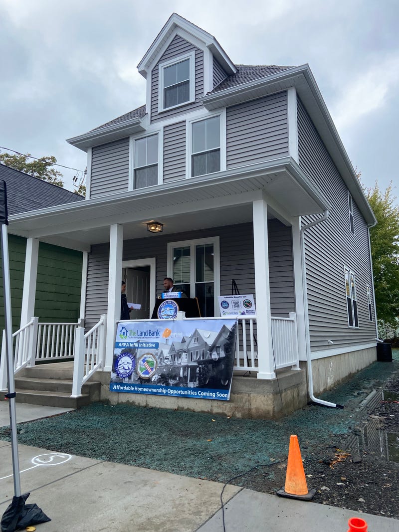Joint public sector program turning vacant lots into homes.