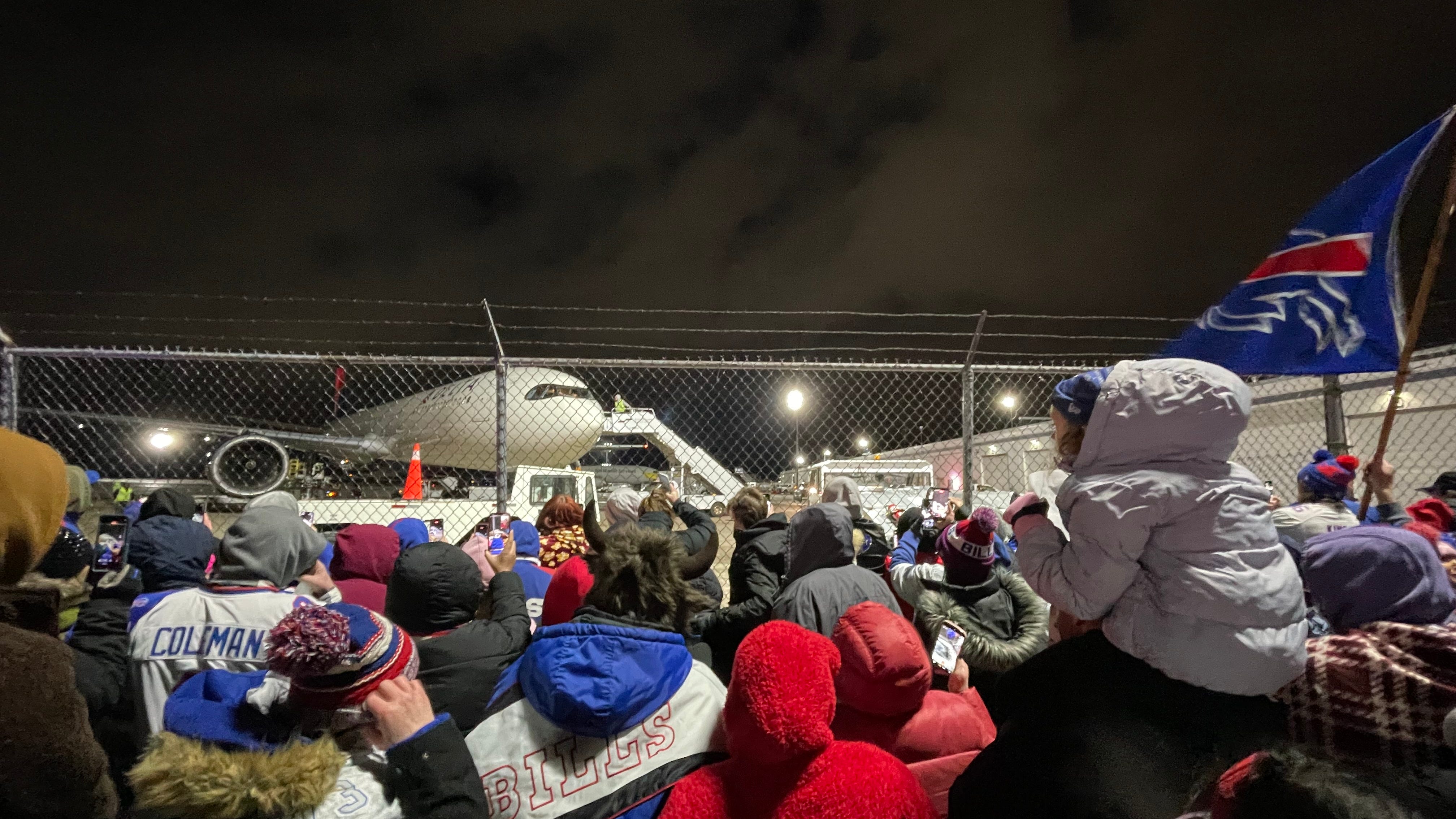 Fans flood airport to welcome victorious Bills back to Western New York
