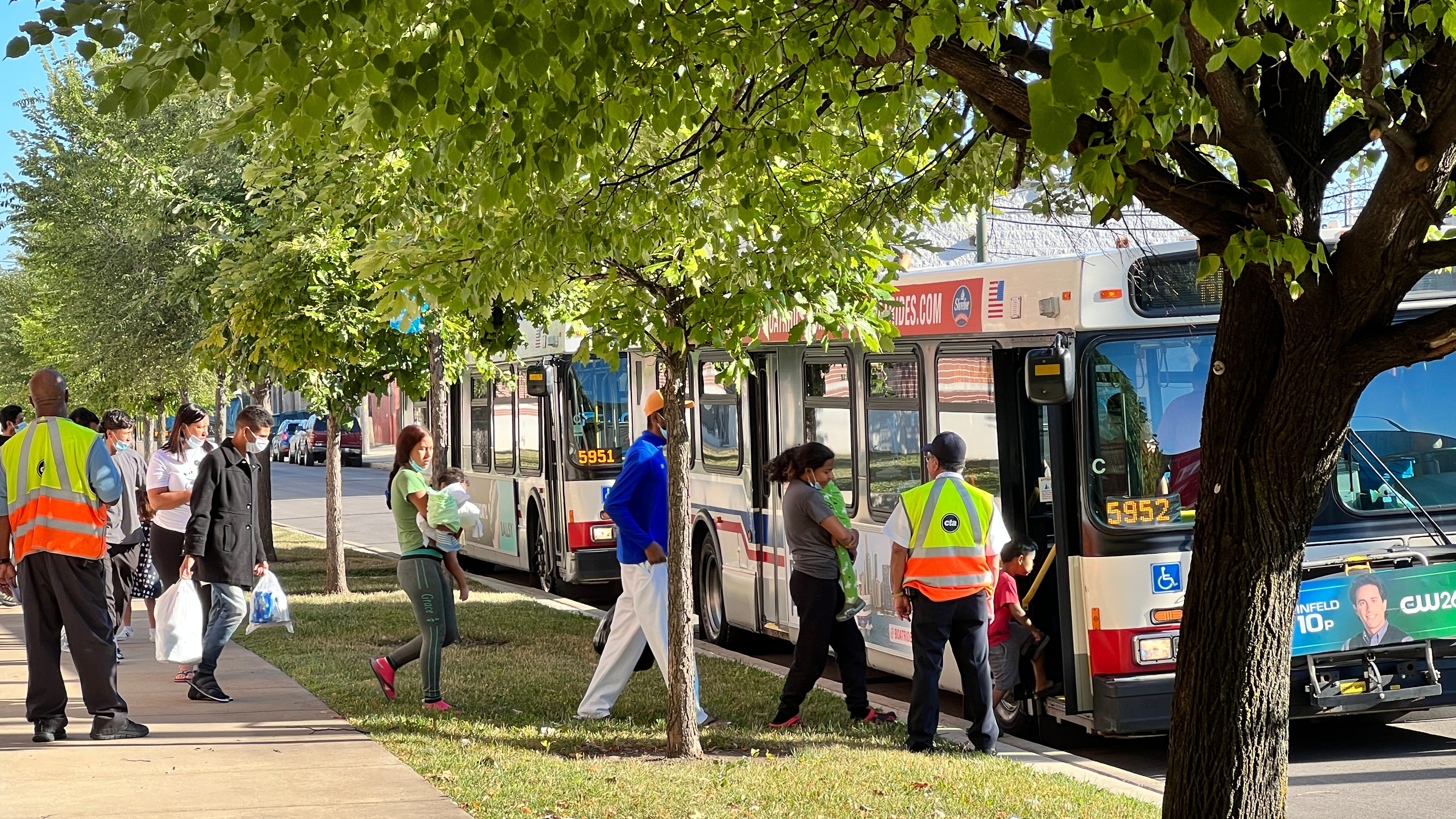 As migrants arrive in Chicago, city works to connect them with essential services