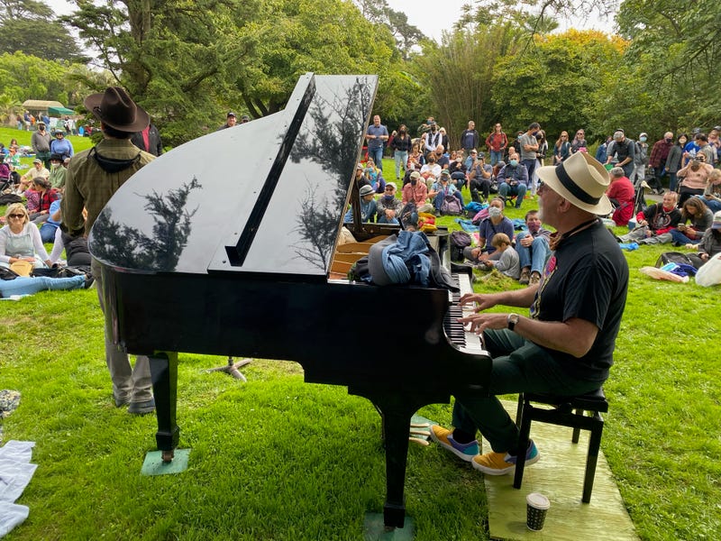 Flower Piano has returned to the San Francisco Botanical Garden.