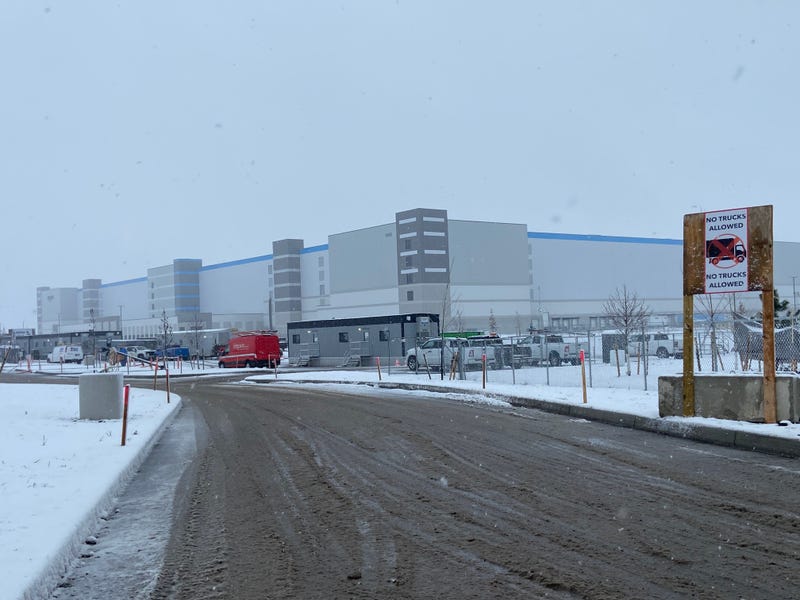 Amazon expects to hire 1,000 people to work at Town of Niagara center.