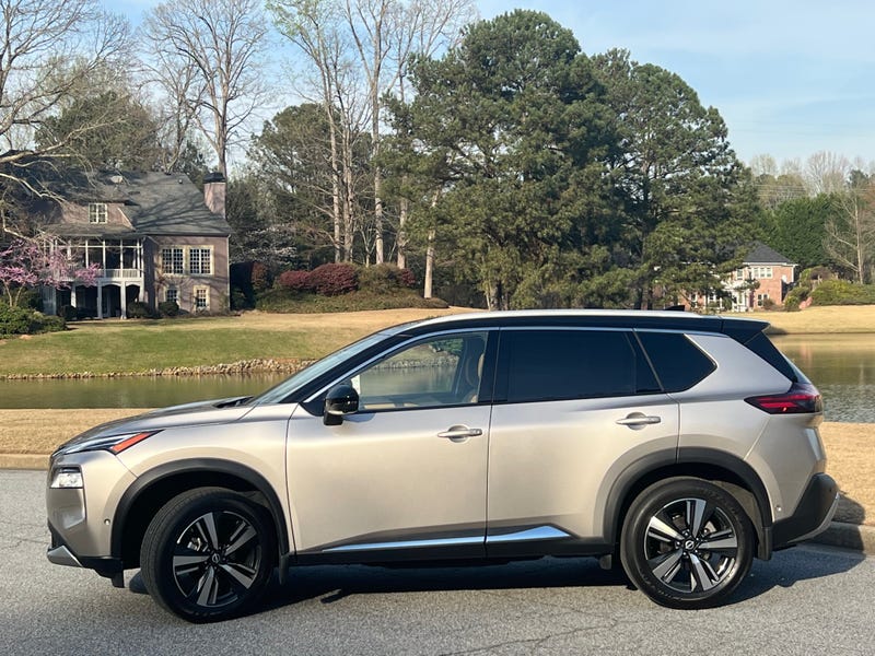 2023 Nissan Rogue Platinum AWD exterior side view