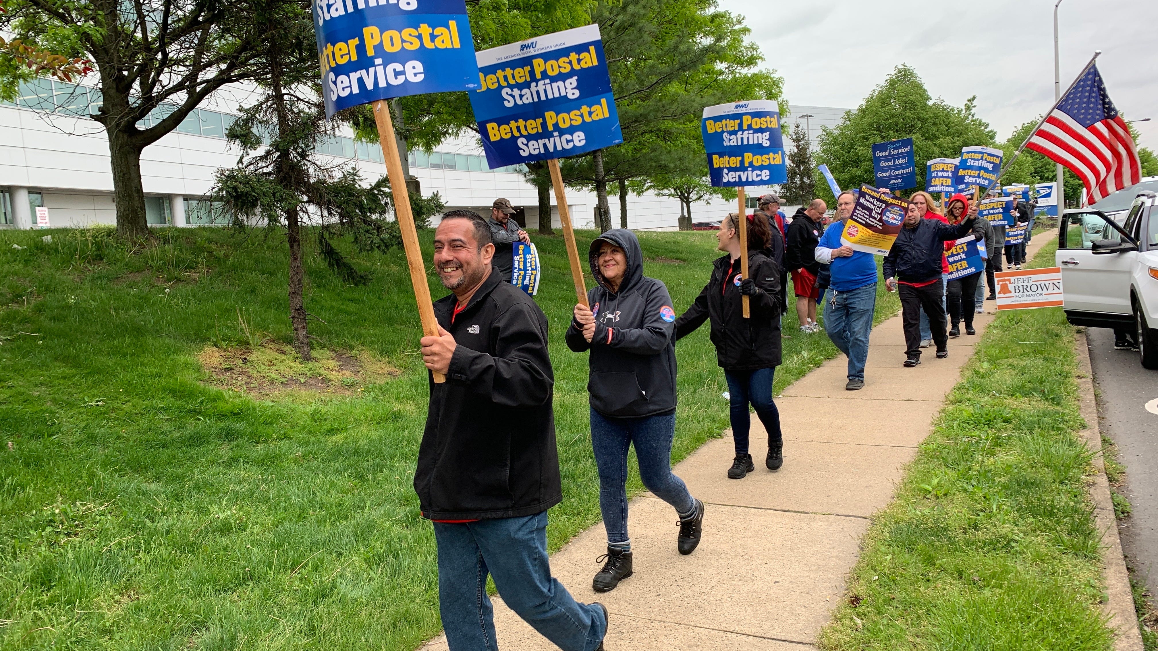Nationwide USPS staff shortage creating toxic working conditions, Philly union says