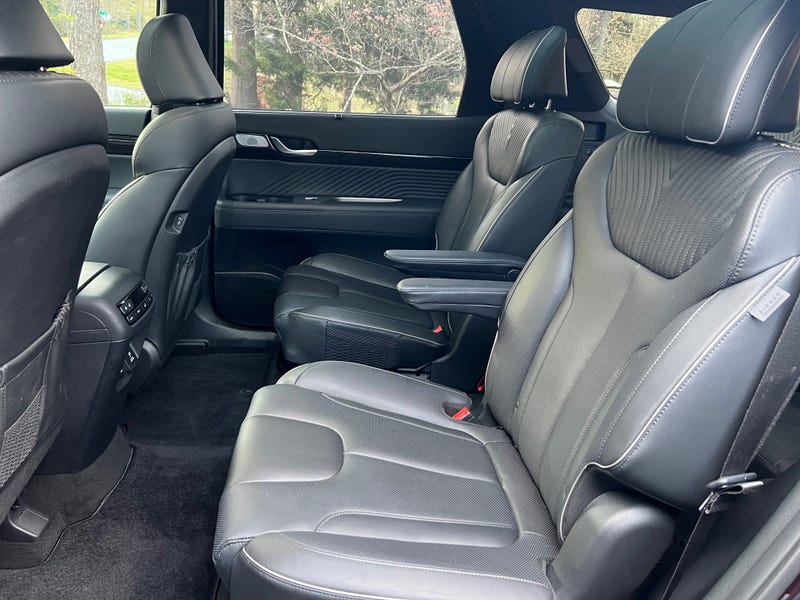 2nd-row captain's chair of the Hyundai Palisade Calligraphy