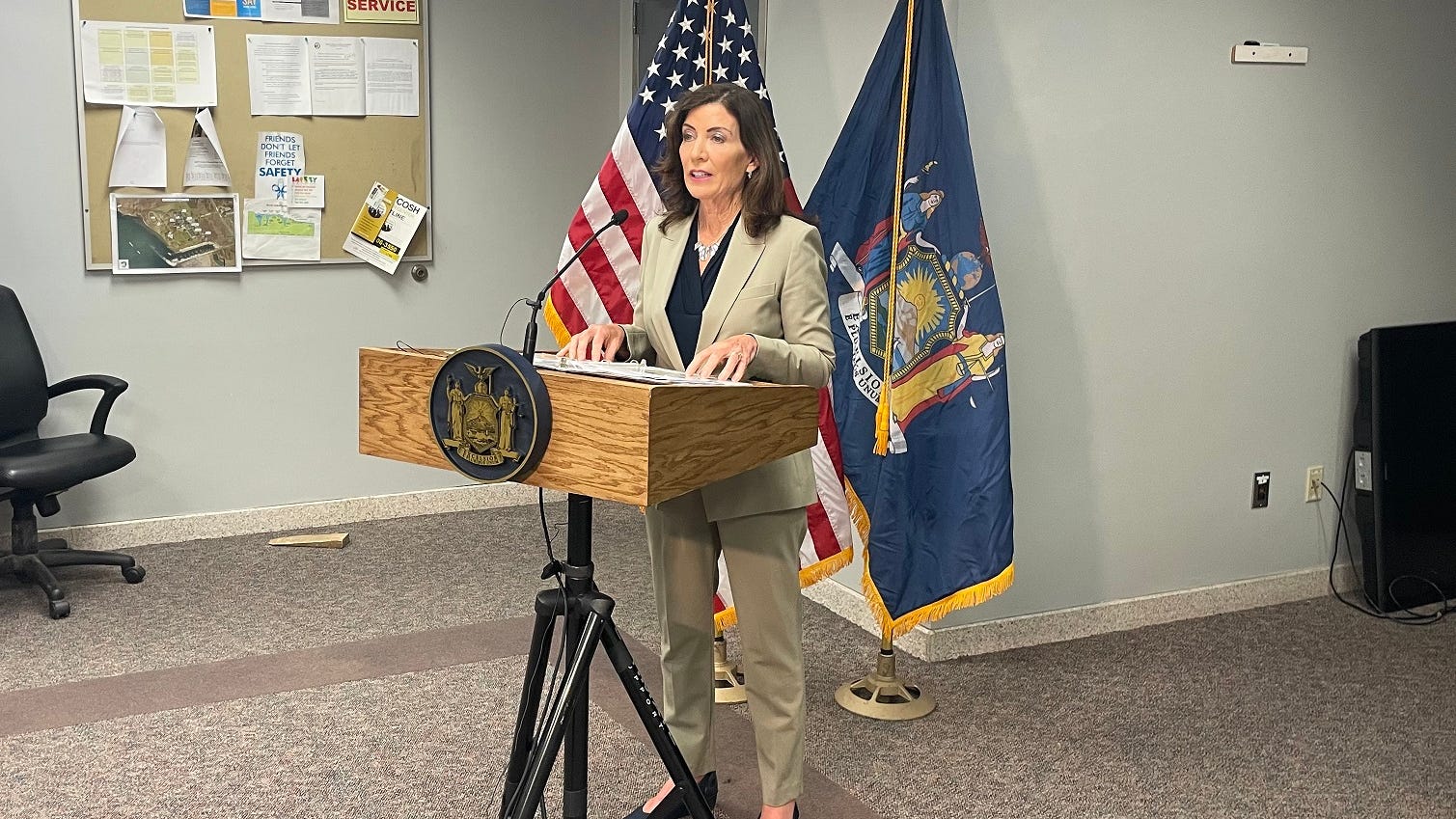 Hochul pushes for accelerated work authorization for migrants