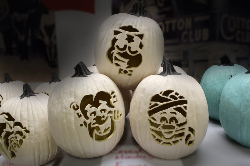 Pier Pumpkin Light returns for a second year at Navy Pier. From jack-o’-lantern towers to glowing light displays, Navy Pier will be decked out for autumn with seven installations displayed across the 50-acre Pier, stretching from the main entrance past the Centennial Wheel.