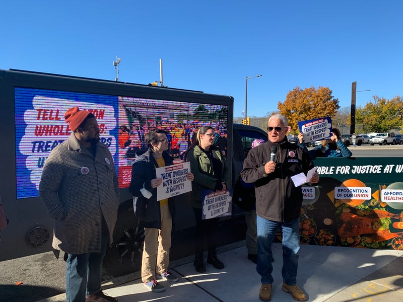 Union rally at Fairmount Whole Foods