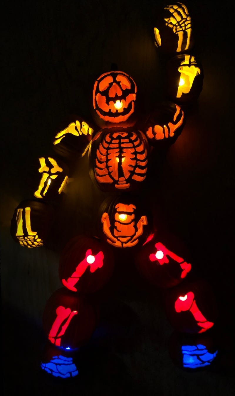 Pier Pumpkin Light returns for a second year at Navy Pier. From jack-o’-lantern towers to glowing light displays, Navy Pier will be decked out for autumn with seven installations displayed across the 50-acre Pier, stretching from the main entrance past the Centennial Wheel.