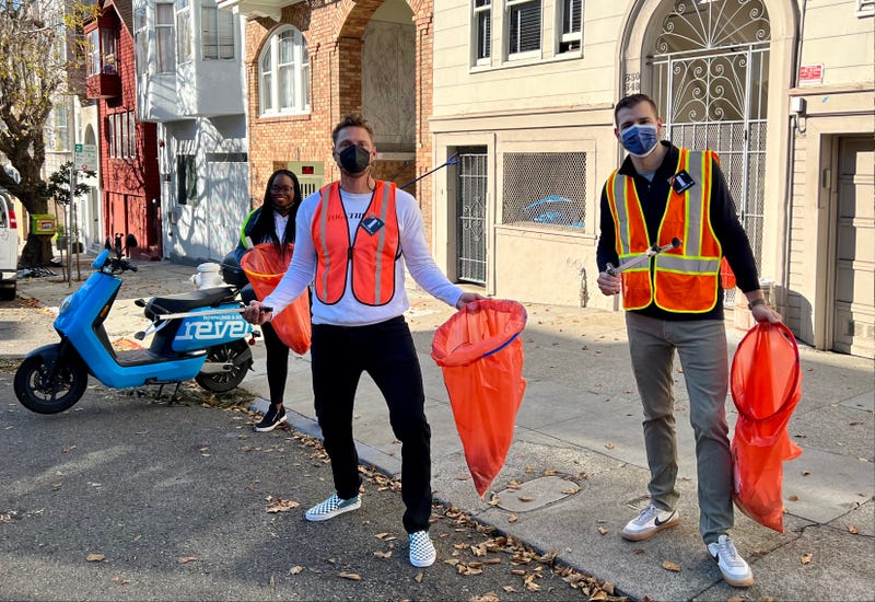 Hunter Pence and a number of volunteers took to the streets of San Francisco to give back to the All-Star's favorite city.