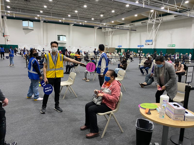 Kaiser/USF nursing school COVID-19 vaccine clinic at USF gymnasium
