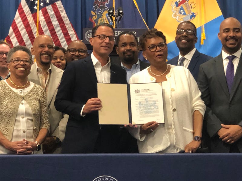 Pennsylvania Gov. Josh Shapiro (center), at Philadelphia's Enterprise Center, signs an executive order raising the revenue limit for small businesses to pursue state contracts.