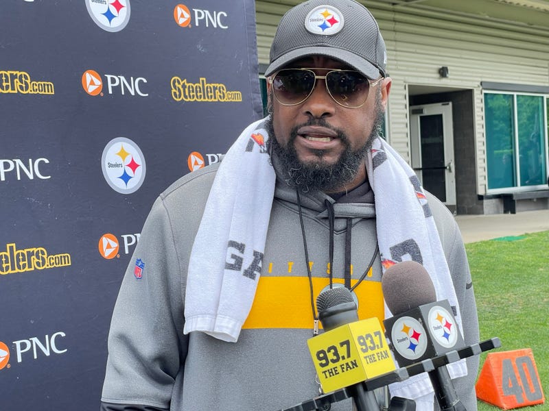 Mike Tomlin at podium