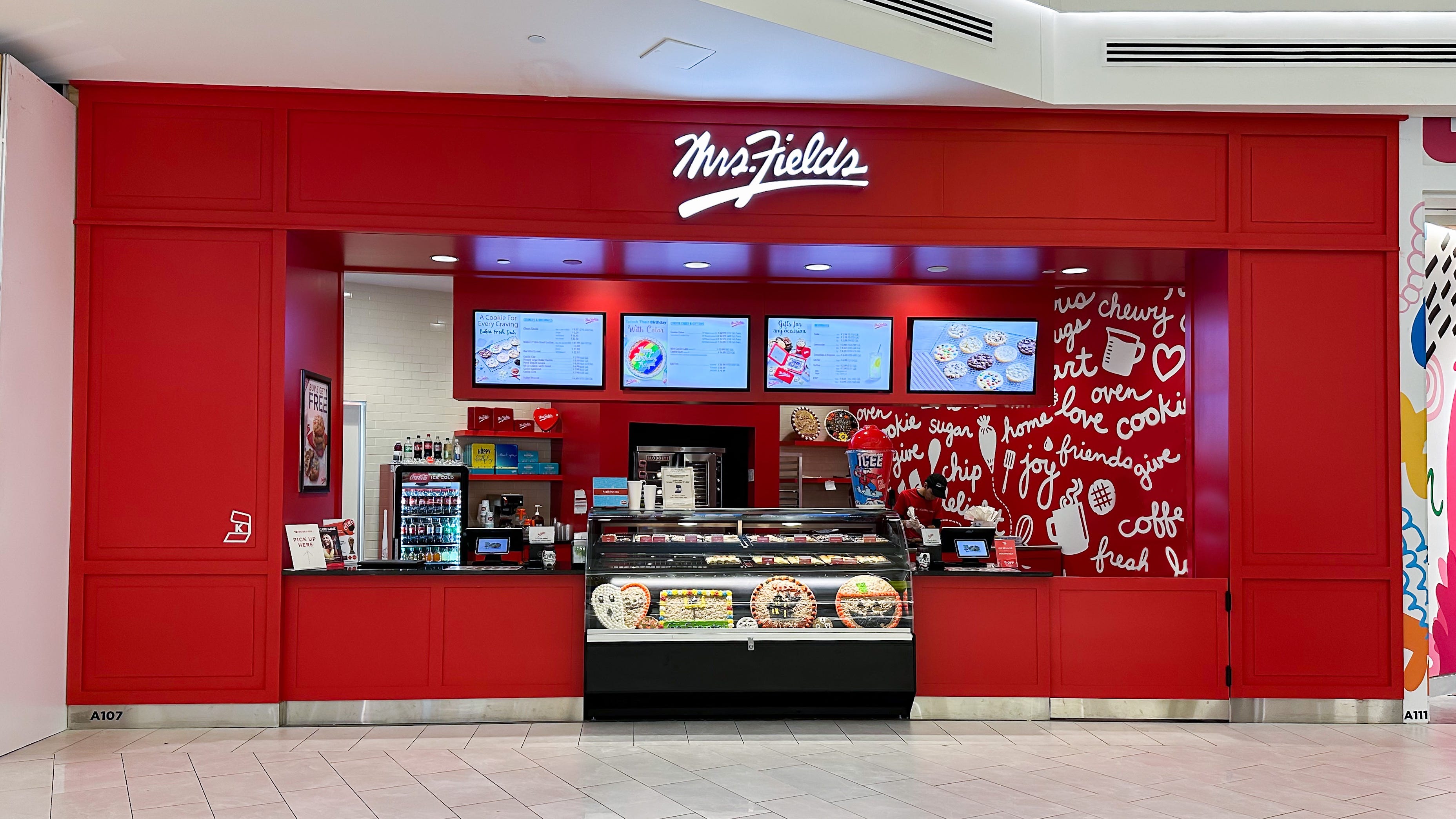 Mazel Tov! 1st kosher Mrs. Fields in the Northeast opens at the American Dream Mall