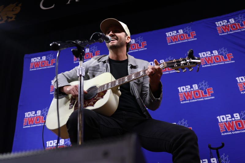 102. 9 The Wolf