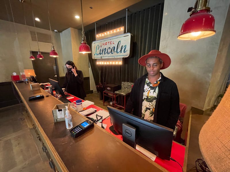 Hotel Lincoln front desk