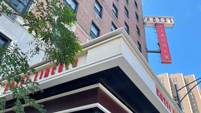 Patrons return to Chicago restaurants, hotels; staff does not