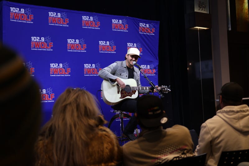 102. 9 The Wolf