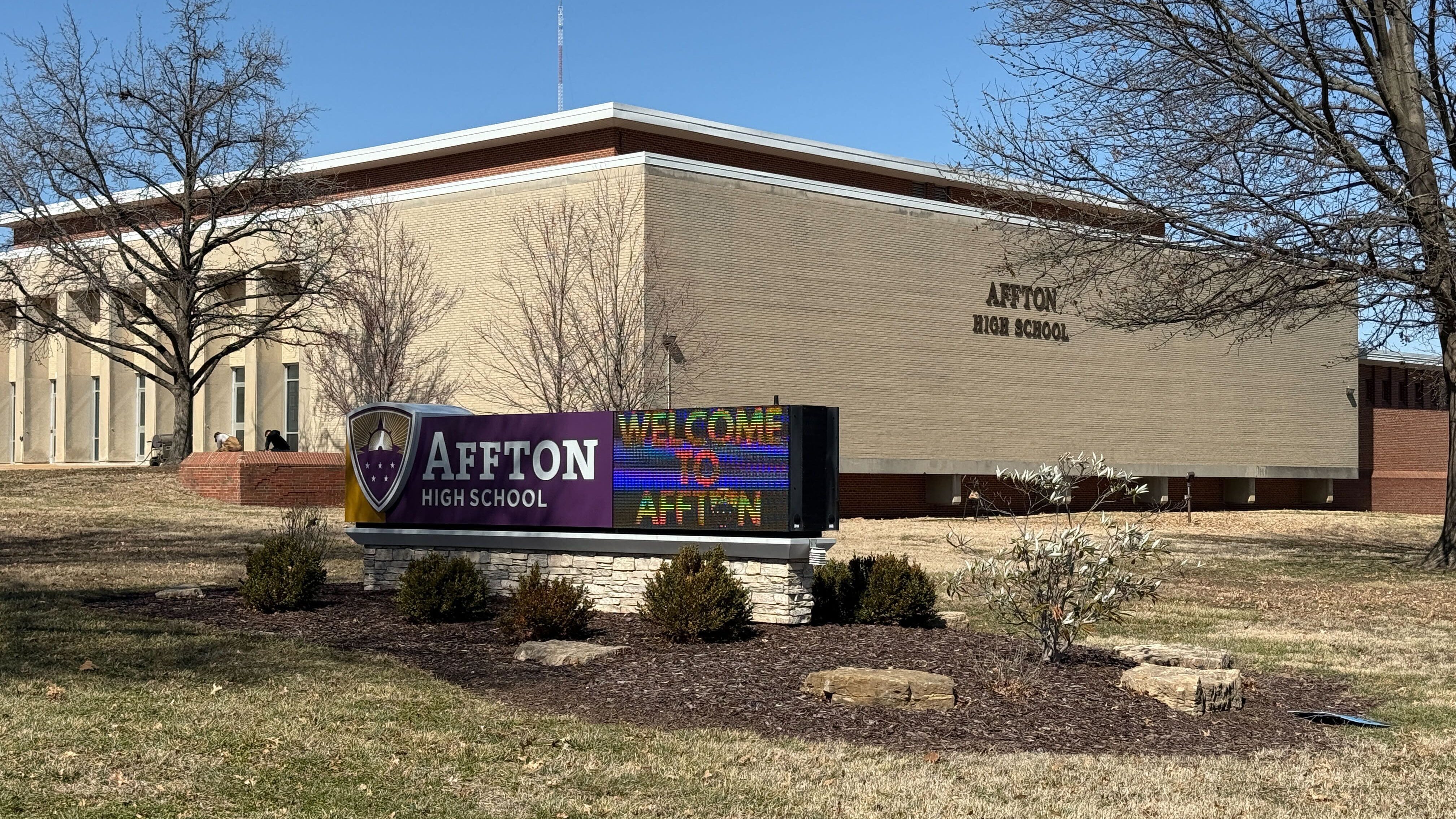 Students arrive to hateful graffiti on Affton High building
