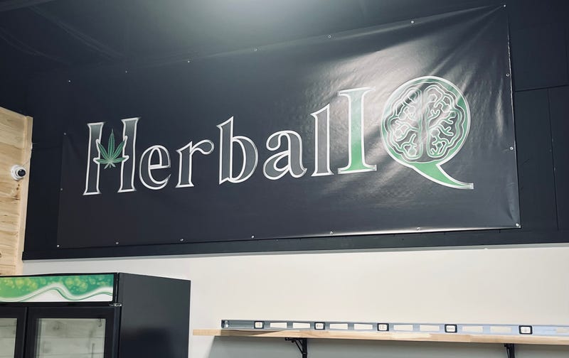 Herbal IQ Logo