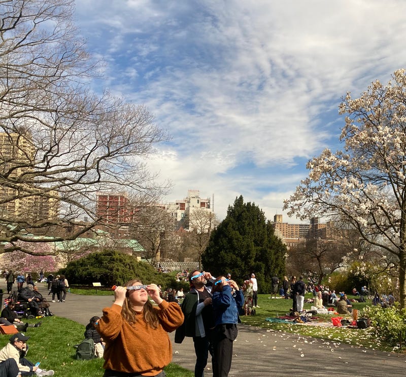 New Yorkers gather to watch the eclipse