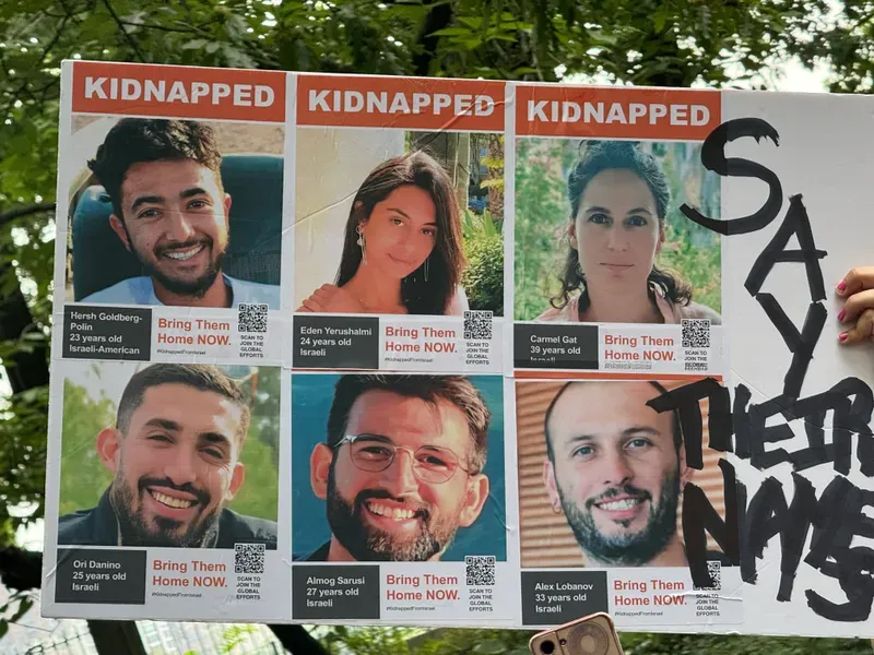 Hundreds gathered in Central Park on Sunday to mourn the six hostages killed in Gaza and call on Israeli leaders to negotiate a deal to release the remaining 101 people being held. 